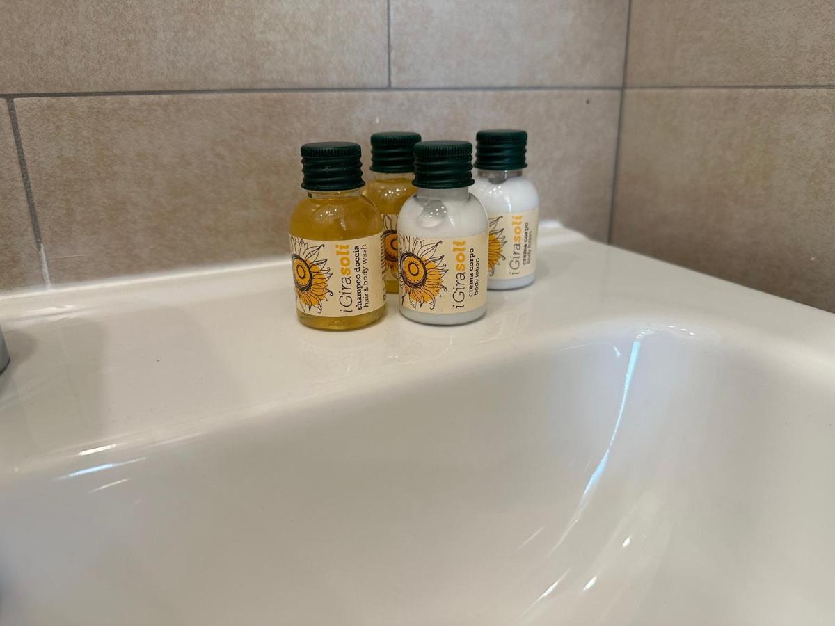 B&B Off Rooms And Relax 나폴리 외부 사진